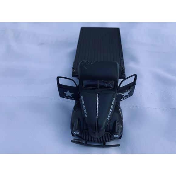 US ARMY 1941 Chevy Flatbed Truck 1/32 Hickam Air Field - Picture 4 of 7